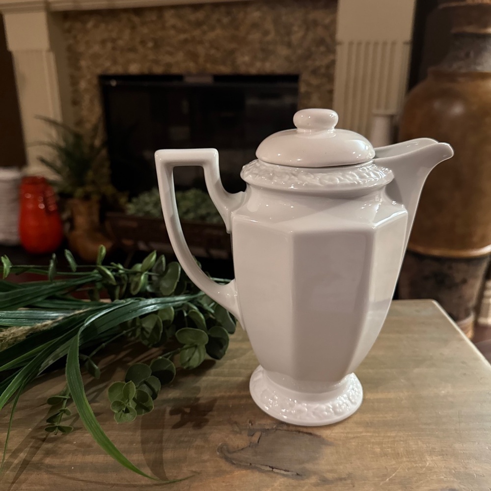 Rosenthal China Rose Maria White 15 Oz Coffee/Teapot With Top Made In Germany